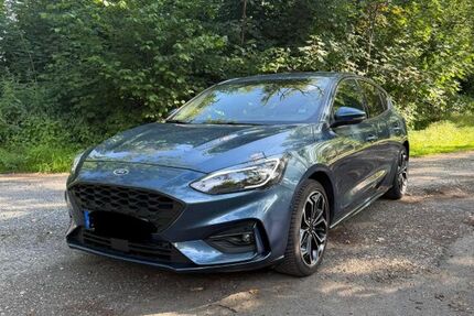 Ford Focus 33.400 km 17.900 &euro; Versmold 33775