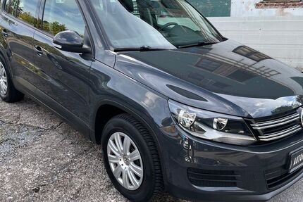 VW Tiguan 121.490 km 8.950 &euro; Bielefeld 33617