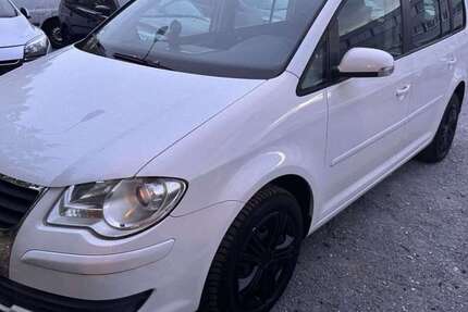 VW Touran 153.052 km 3.499 &euro; Bielefeld 33689