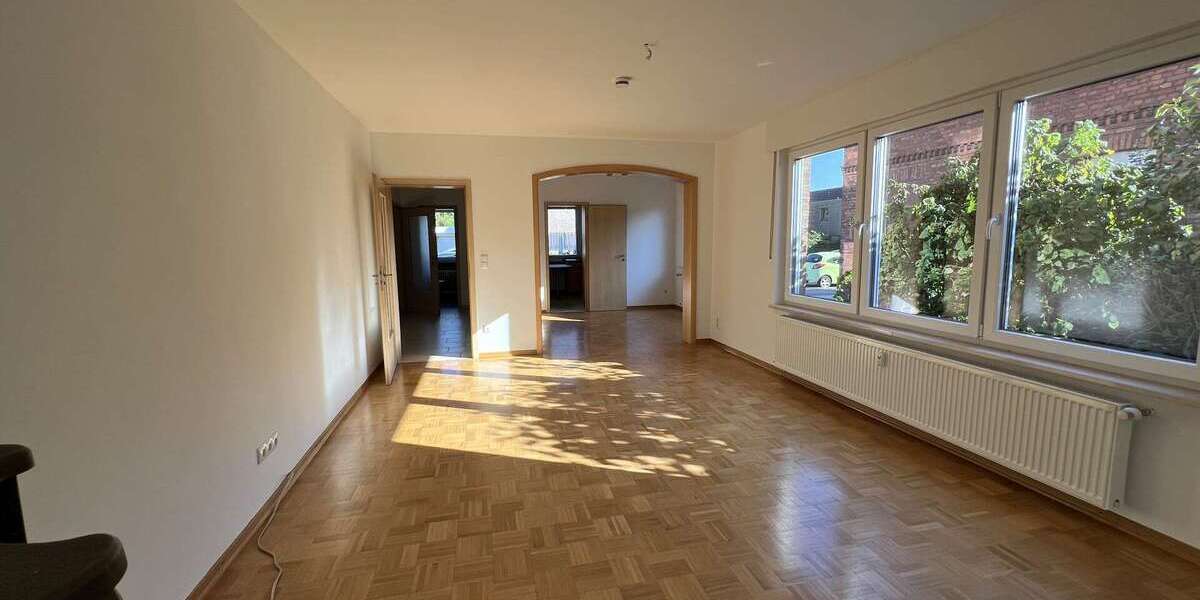 Etagenwohnung Halle - 2.5 Zimmer, 96 m&sup2;, 1.250&euro; | Angebot:27306469
