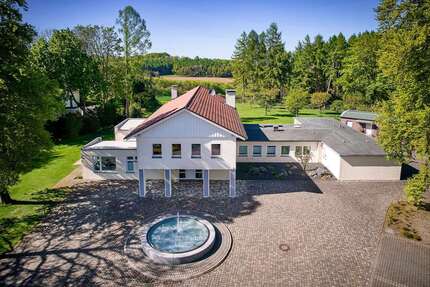 Haus Oerlinghausen - 12 Zimmer, 556 m&sup2;, 1.950.000&euro; | Angebot:27463998
