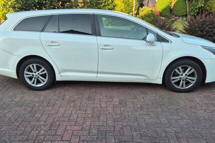 Toyota Avensis 333.000 km 2.900 &euro; Bad Laer 49196