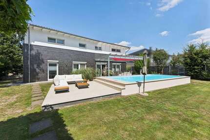 Haus Hövelhof - 9 Zimmer, 300 m&sup2;, 1.050.000&euro; | Angebot:27130688
