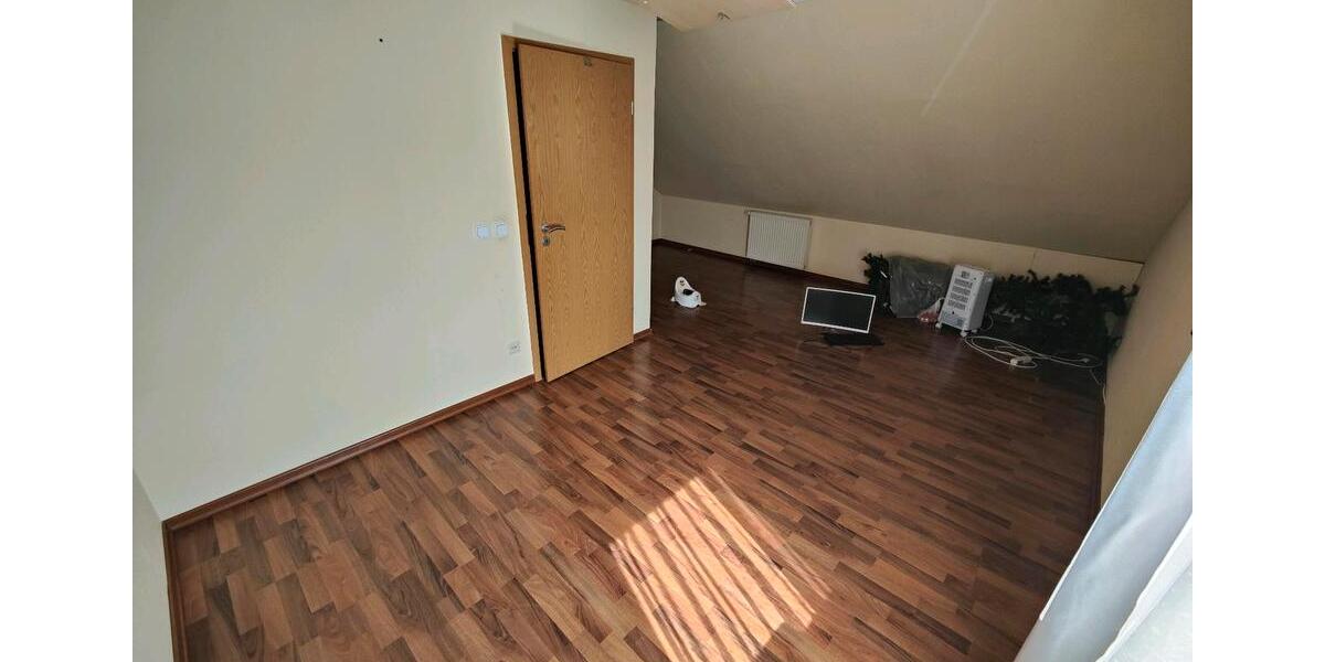 Doppelhaushälfte Lage - 9 Zimmer, 172 m&sup2;, 435.000&euro; | Angebot:27242749