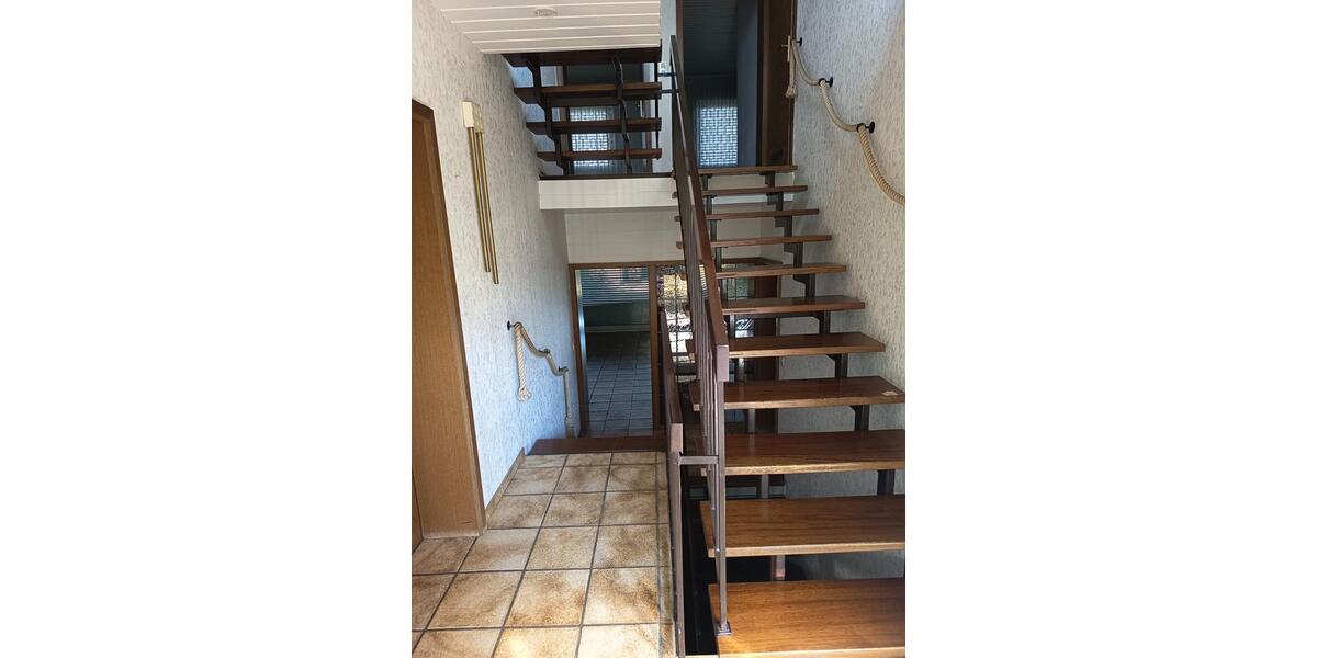 Reihenhaus Beckum - 7 Zimmer, 150 m&sup2;, 275.000&euro; | Angebot:27199305